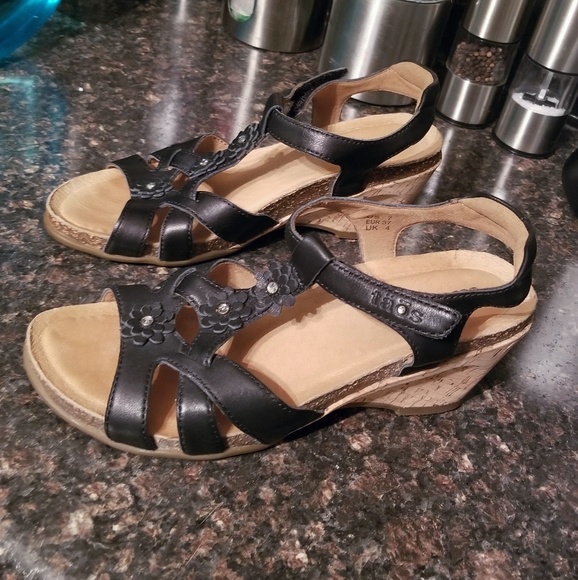 Taos Footwear Shoes - Taos black leather wedge sandals 7
